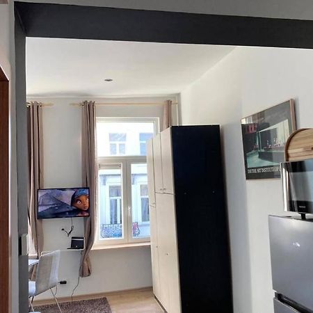 Magnifique Studio Au 2Eme Etage, A Proximite De La Gare Du Midi! Brussel Bagian luar foto
